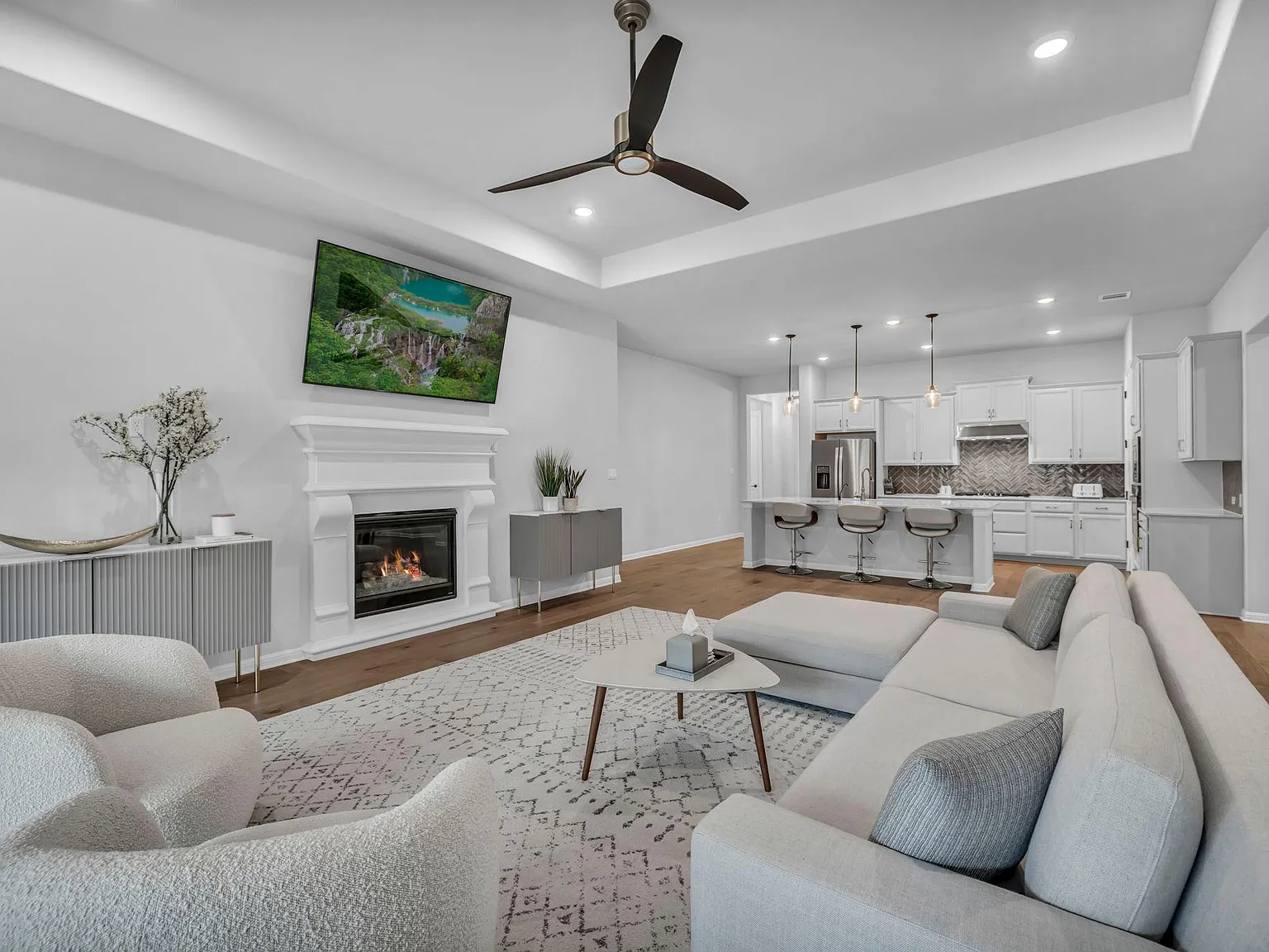 4 bed, 2569 sqft, $7,100 — Photo 3