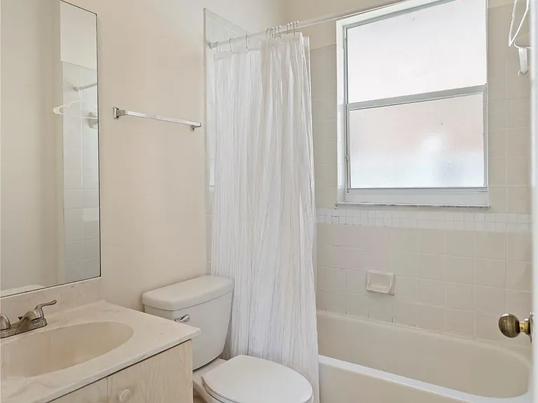 2215 NW 76th Ter — Photo 30