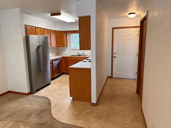 Front door entry / Kitchen