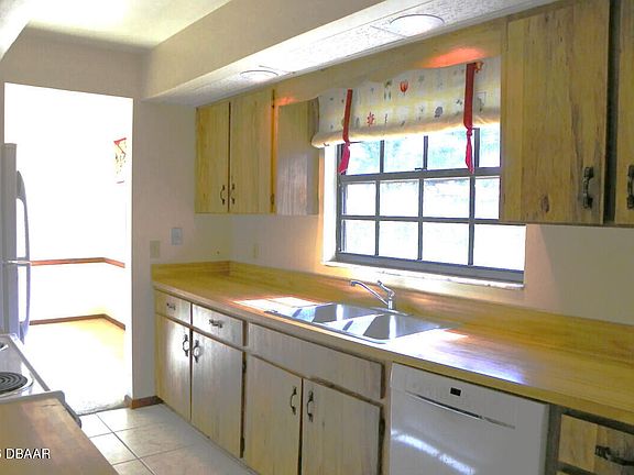 4th image of 2045 Taylor Rd