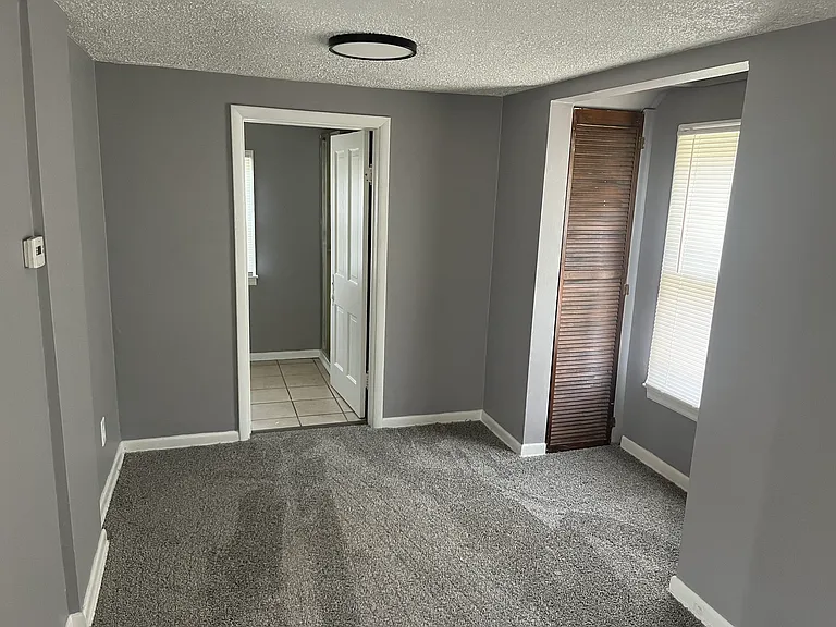 235 E Reynolds St #4 — Photo 4