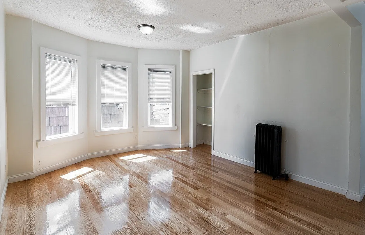 77 Nightingale St — Photo 3