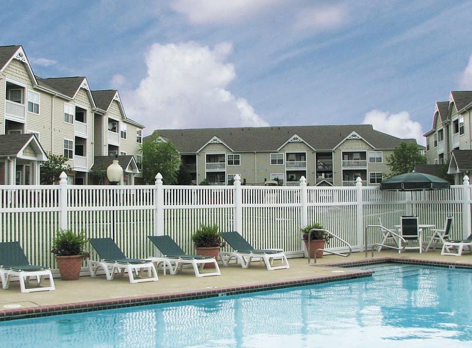 1st image of 43001 Thoroughgood Dr #302