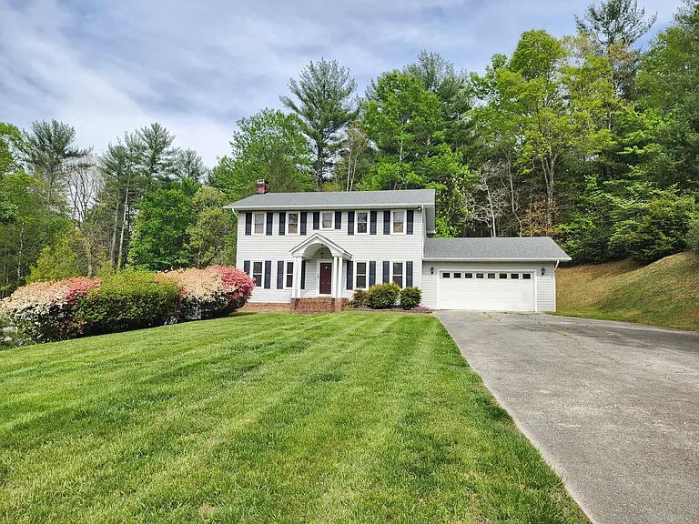 590 Deep Woods Dr — Photo 2