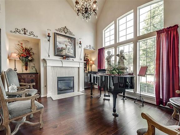 4th image of 1608 Teakwood Dr