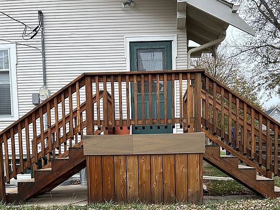 4th image of 703 N Burlington Ave