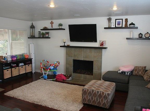 5th image of 296 Lobelia Dr