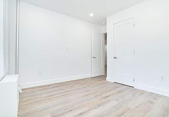 5th image of 219 13th St APT 11