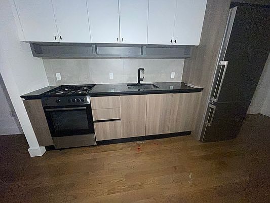 5th image of 235 Parkville Ave #6E