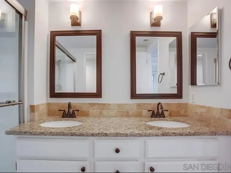 450 Stoney Point Way — Photo 32