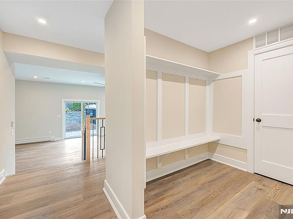 4th image of 428 Lafayette Avenue