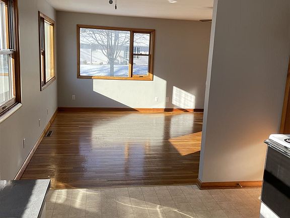 4th image of 411 S 18th St