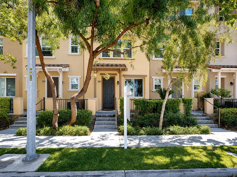 2502 Autumnvale Dr — Photo 2