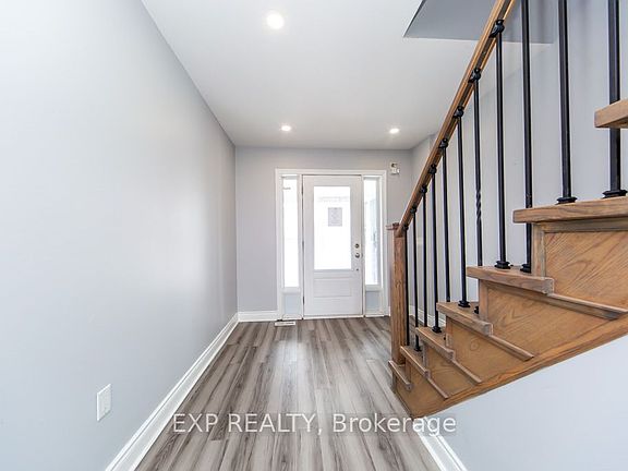 3rd image of 734 Cook Cres