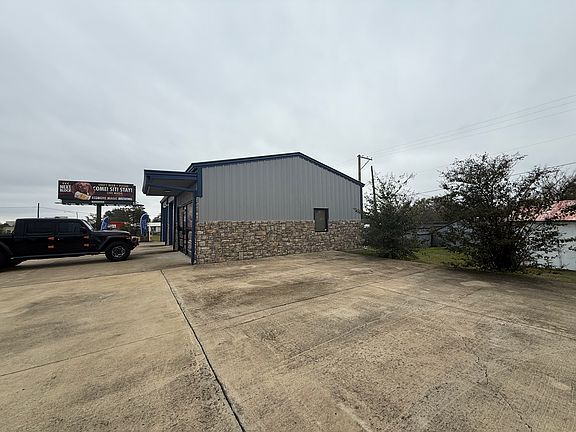 2nd image of 1521 Texas Blvd