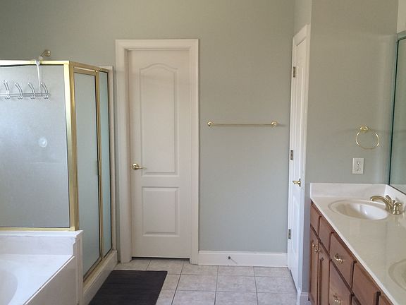 4th image of 627 Warwick Oaks Ln E