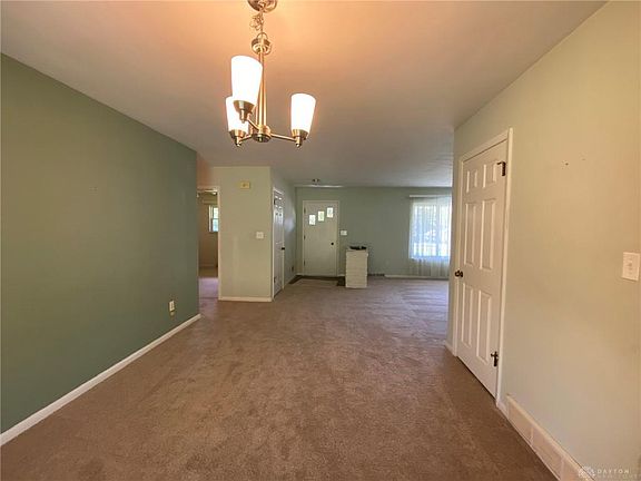 5th image of 318 E Elmwood Dr