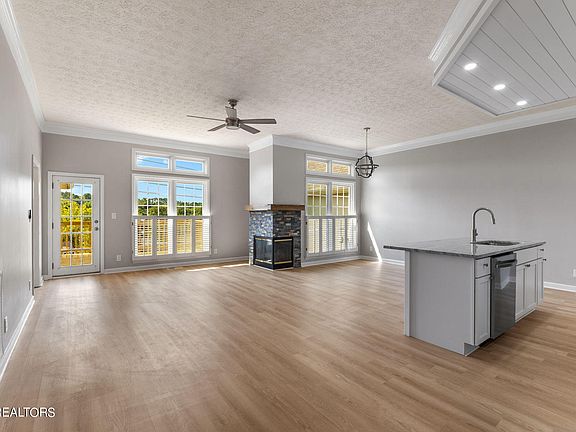 5th image of 8812 Ashton Ct