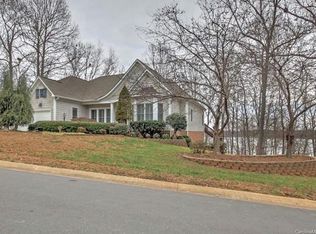 111 Shelter Cove Ln, Mooresville, NC 28117