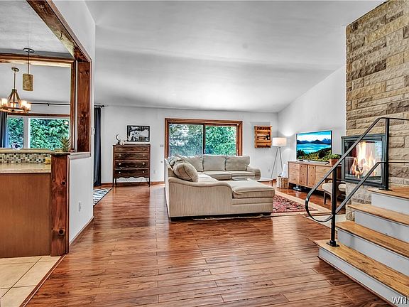 3rd image of 179 Brookwood Dr