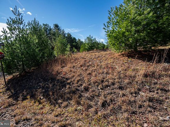 4th image of 16 Deer Crest Ct