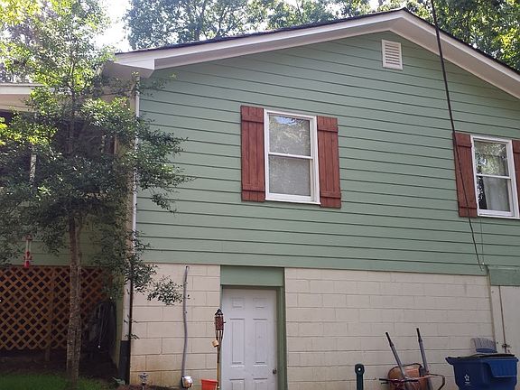 Side w/basement door