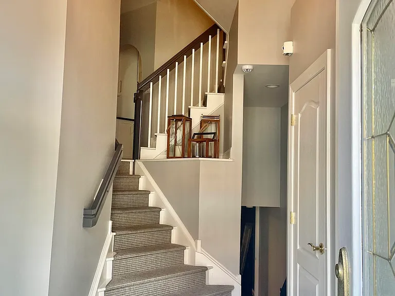 15 Riviera Dr — Photo 3