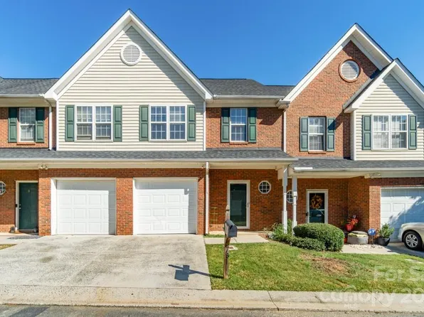 7811 Lennoxshire Ln, Charlotte, NC 28210