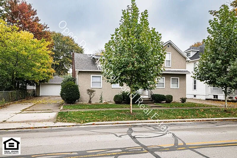 2 bed, 1.0 bath, $1,200 — Photo 1
