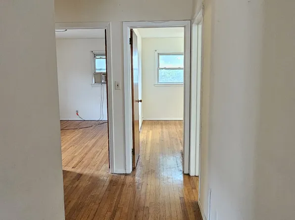 502 Avenue East image 16 of 28