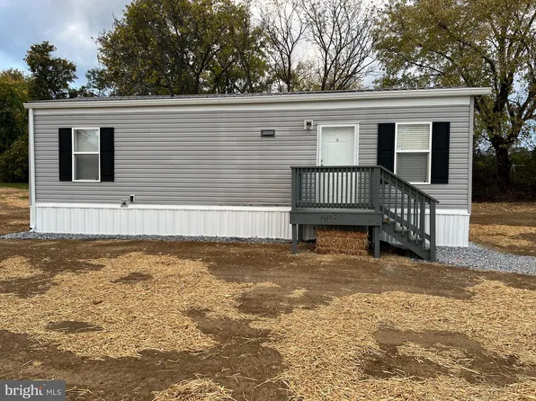 6037 Specks Run Rd, Bunker Hill, WV 25413