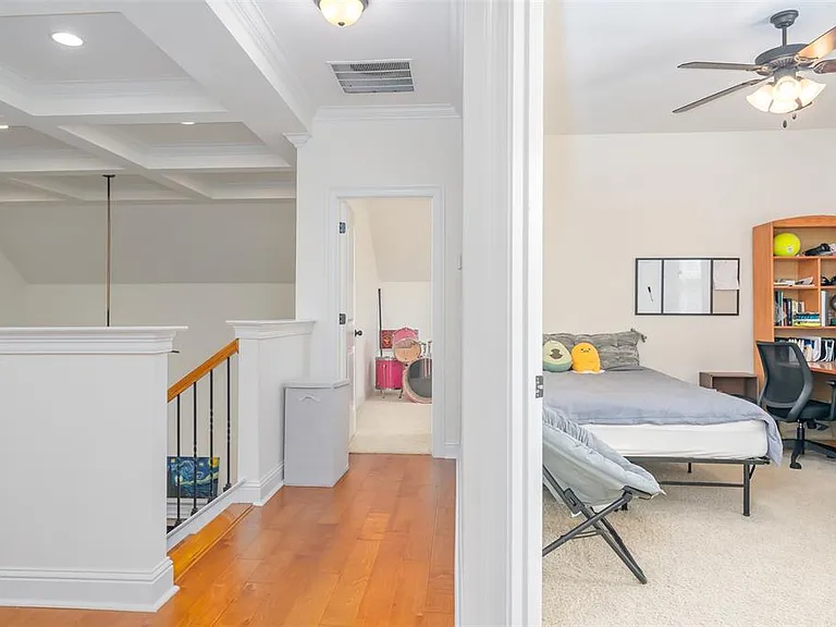 1035 Haylee Brook Ln — Photo 16