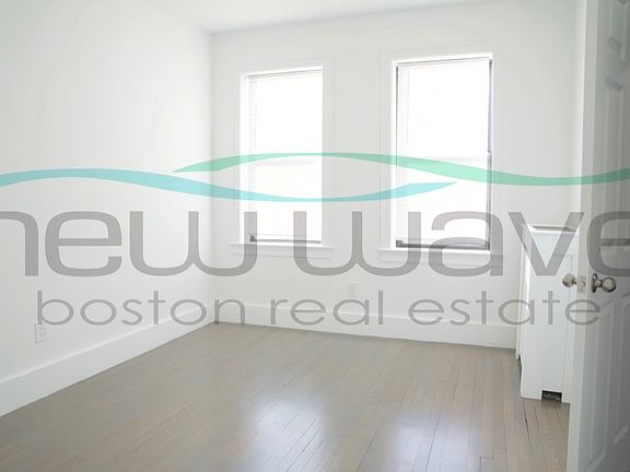 5th image of 11 Queensberry St APT 16