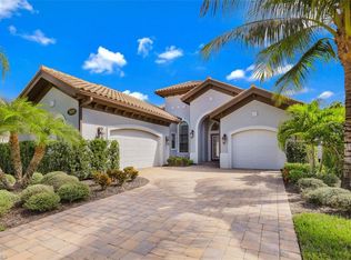 7497 Lantana Cir, Naples, FL 34119