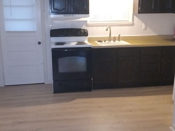 3rd image of 311 W Pine St