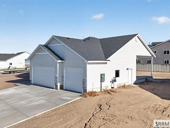 2nd image of 3032 Alexandre Dr