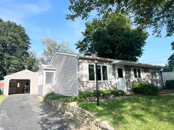 3 Atwood Dr, Niantic, CT 06357