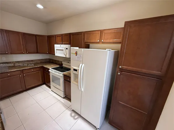 9572 SW 169th Pl, Miami, FL 33196
