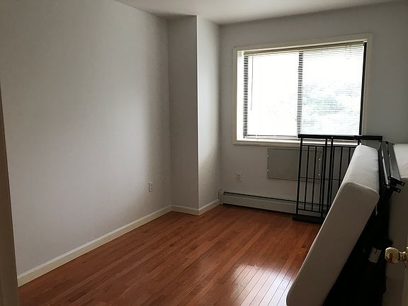 5th image of 14228 37th Ave