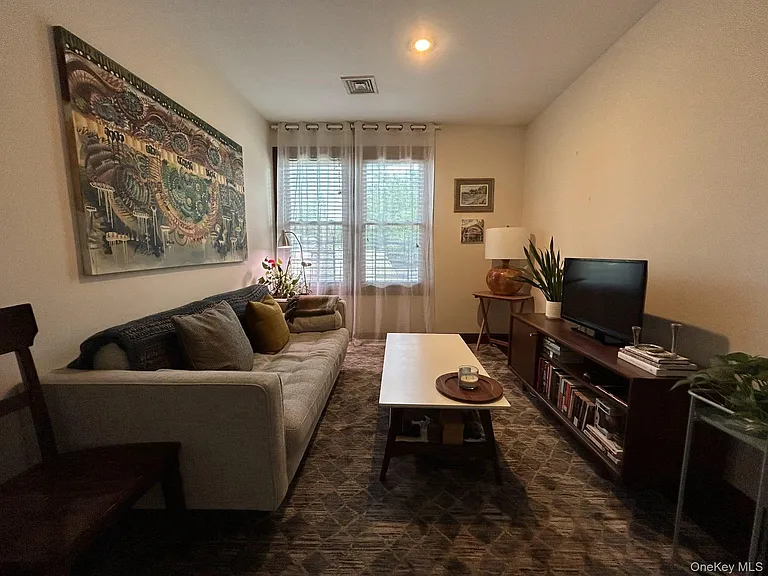 148 Main St #2W — Photo 4
