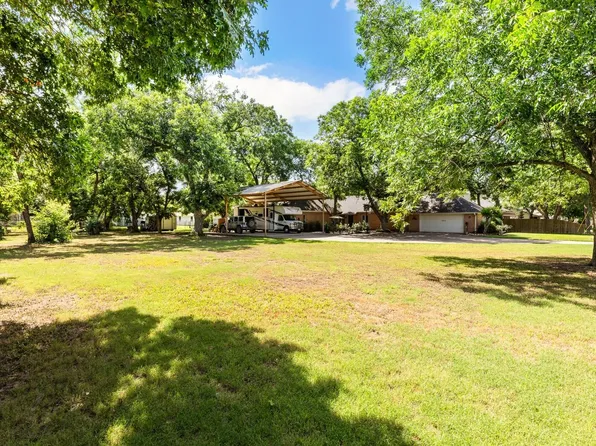 707 S Harrison St, West, TX 76691