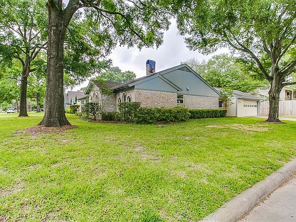 4th image of 2702 Shadowdale Dr