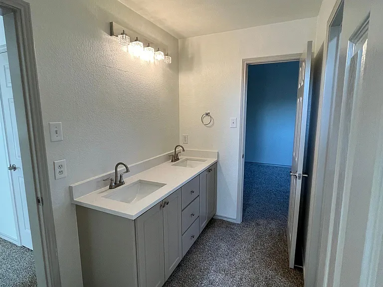 1200 Oakley Dr — Photo 17