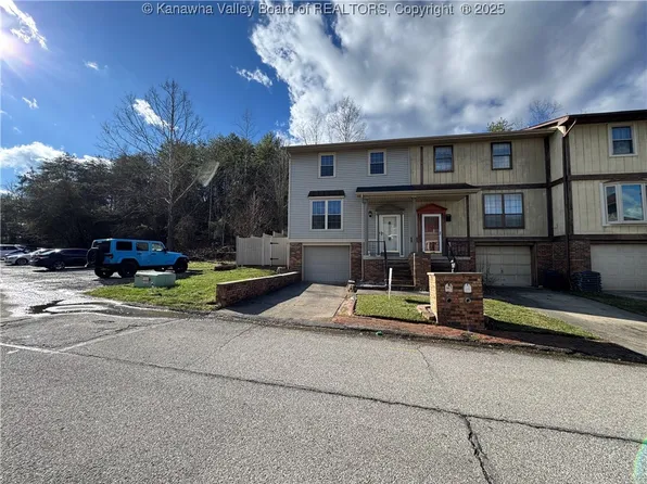 210 Jamestown Rd, Nitro, WV 25143