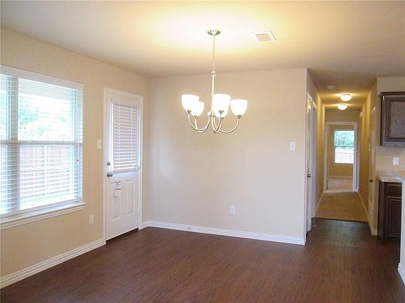 5th image of 733 River Hill Ln