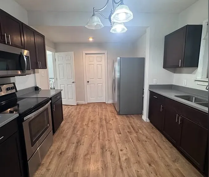 1200 W Summit Ave — Photo 8