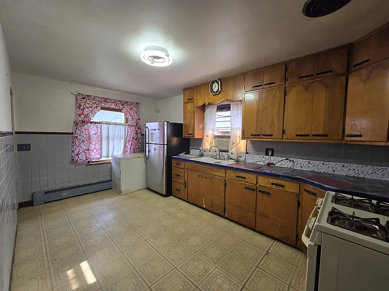 535 E 43rd Ave — Photo 12