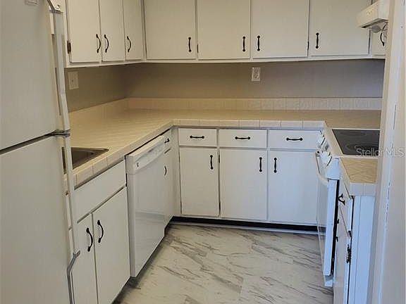 5th image of 200 Maitland Ave APT 220