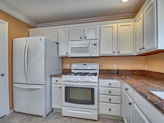 5th image of 1500 Lime Grove Ln