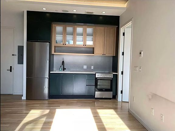4th image of 44 Kent St #299